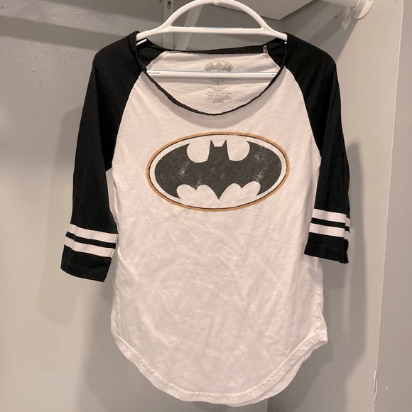 DC Comics Tops - DC Comics Women’s distressed Batman baseball shirt
